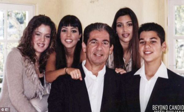 Robert Kardashian bersama anak-anaknya