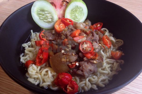 Indomie Oseng Mercon What's Up Cafe