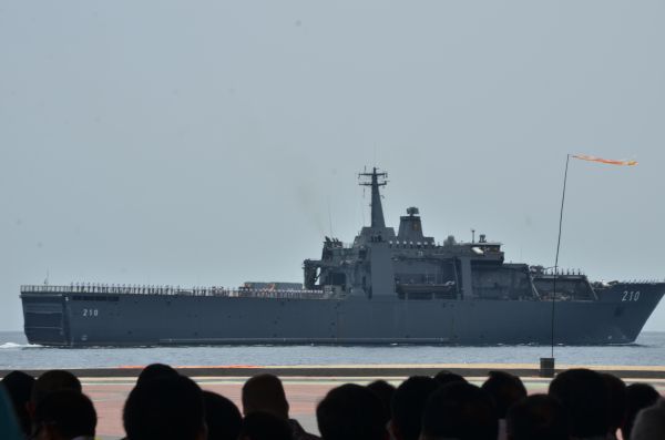 Kapal Perang yang ikut memeriahkan pembukaan Sail Tomini 2015. 