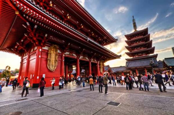Teras Kuil Sensoji di Jepang (cheapoguides.com)