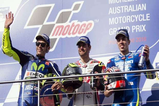 Cal Crutchlow (tengah) saat memenangkan MotoGP Australia 2016. (Foto-dnaindia)