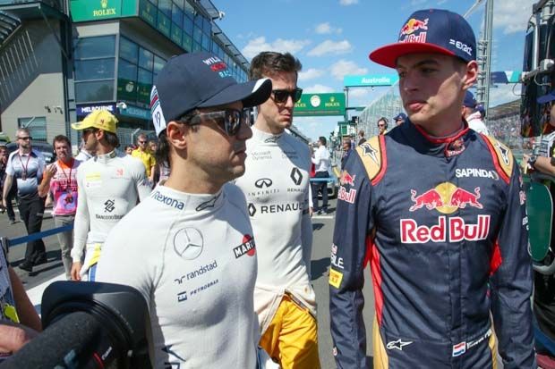 Felipe Massa (kiri-Williams) dengan Max Verstappen (Red Bull Racing) di F1 GP Australia. (Foto-Sutton Images)