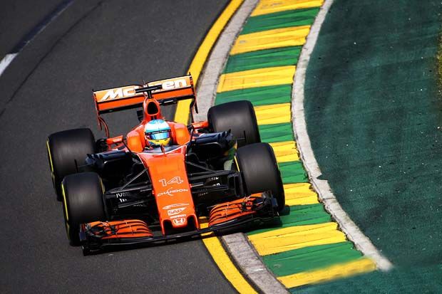 Fernando Alonso di atas mobil McLaren-Honda pada sesi latihan bebas F1 GP Australia 2017. (Foto-Motorsport) 2