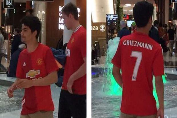 Seragam Antoine Griezmann versi Manchester United