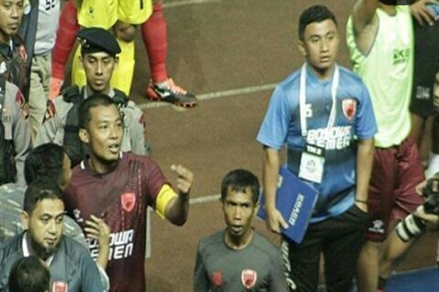 Kapten PSM Makassar, Hamka Hamzah dituding mengacungkan jari tengah pada fans Persib Bandung