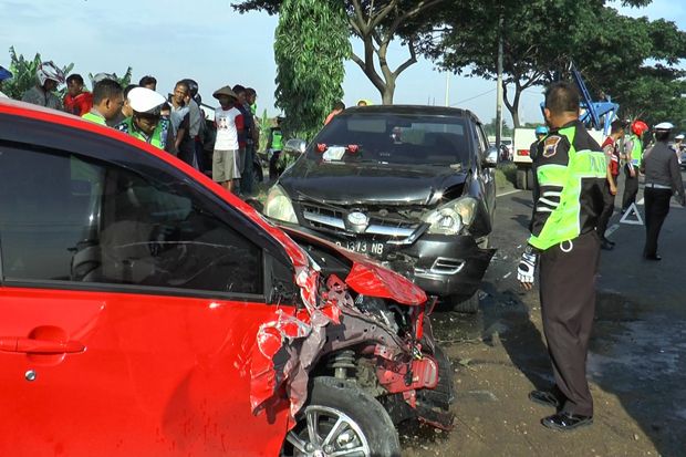 Kecelakaan karambol di Kendal, Jawa Tengah. Foto/MNC Media/Eddie Prayitno