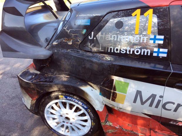 Mobil Toyota Yaris WRC yang dipacu Juho Hanninen terbakar pada hari 1 WRC Reli Prancis 2017 di Pulau Korsika. (Foto-WRC)