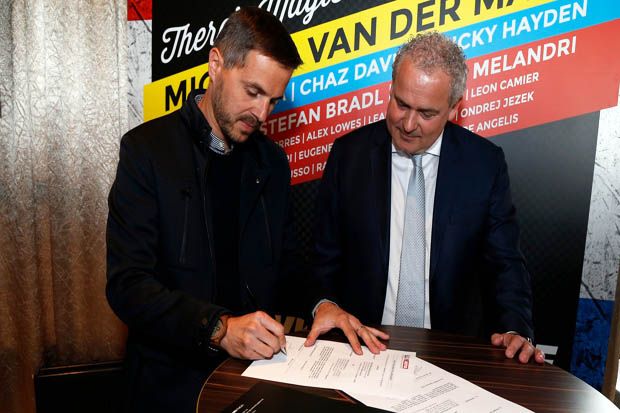 Penandatanganan kesepakatan baru Sirkuit Assen Belanda dengan Dorna Sports sebagai tuan rumah WSBK hingga 2021. (Foto-WSBK)
