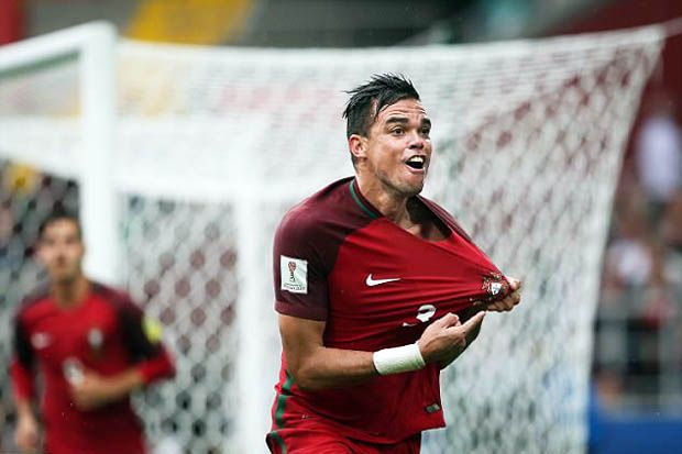 Pepe saat beraksi buat timnas Portugal. (Foto-dailymail.co.uk)