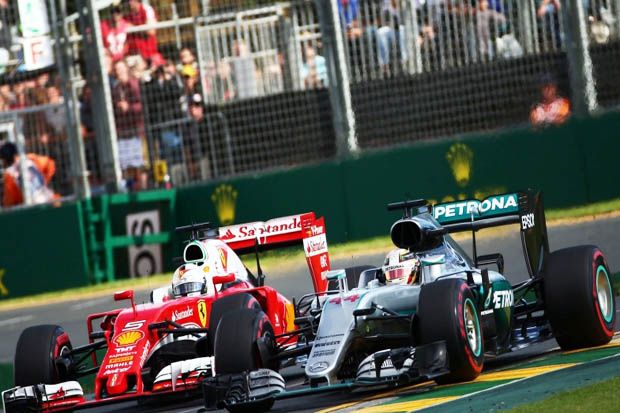 Persaingan Ferrari dan Mercedes di lomba F1 GP Australia 2017. (Foto-realsport101)