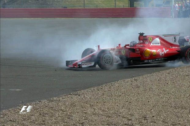 Sebastian Vettel (Ferrari) saat melintir pada FP1 F1 GP Inggris 2017 di sirkuit Silverstone. (Foto-F1)