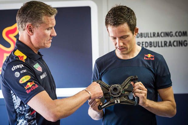 Sebastien Ogier (kanan) dapat pengarahan terlebih dulu dari mantan pembalap F1 David Coulthard. (Foto-RedBullRacing)