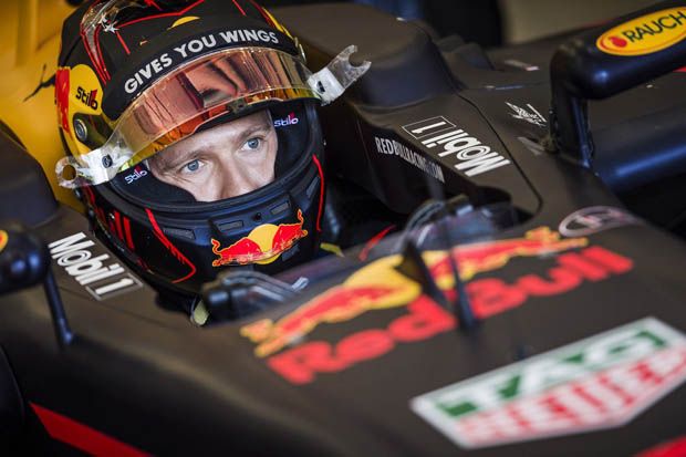 Sebastien Ogier di kokpit mobil Formula 1 tim Red Bull Racing. (Foto-twitter)