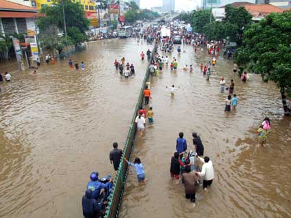 Deteksi dini banjir disampaikan via SMS