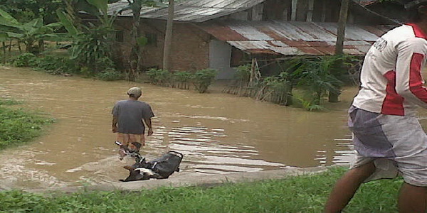Banjir, jalan tol Jakarta-Merak ditutup