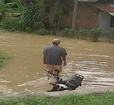 Banjir, tol Jakarta-Merak dialihkan