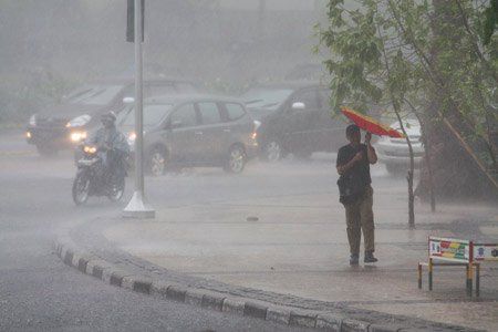 Jakarta hujan lebat, hati-hati angin kencang