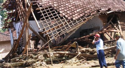 Puting beliung rusak ratusan rumah di Bekasi