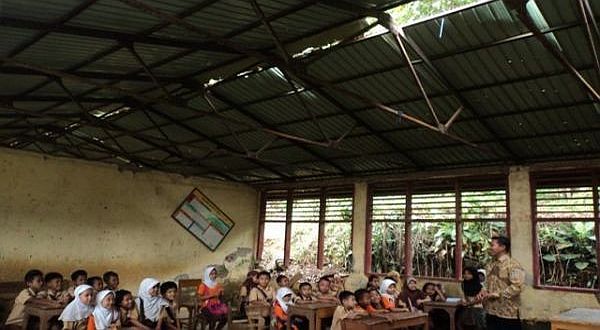 Kemendikbud akui 140 ribu sekolah rusak berat