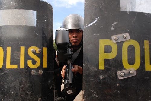 Ratusan Polisi Bersiaga di Kantor Penghubung Kalteng