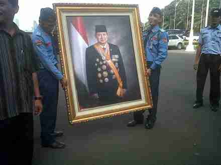 Priyo: Penahanan pelaku penurunan foto SBY harus ditangguhkan