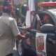 Pendukung Jokowi-Ahok bagikan bendera kotak-kotak