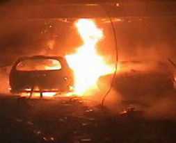 FBR ngamuk, mobil pimpinan DPRD Tangerang dibakar