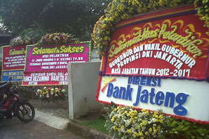 Rumah dinas Jokowi dibanjiri karangan bunga