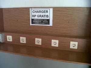 PT KAI sediakan fasilitas free charger di stasiun