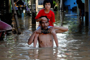Tangani banjir, Jokowi harus tegas