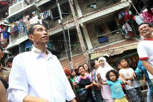 Jokowi janji bangun stadion bertaraf internasional