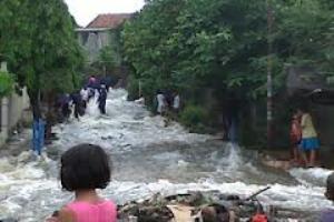 Jalan Tol Tangerang  Merak terancam diterjang banjir