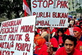 Buruh kepung Disnakertrans & pabrik di Bogor