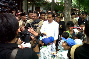 Jokowi kritik sikap eksklusif pejabat DKI