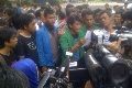 Dibebaskan Polisi, 76 mahasiswa nyanyi lagu Indonesia Raya