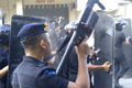 Aksi anarkis pendukung Arif dihentikan gas air mata