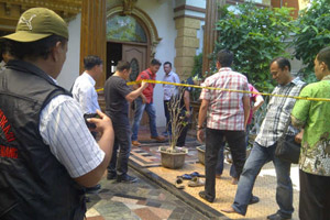 Rumah anggota Polda Metro Jaya diberondong tembakan
