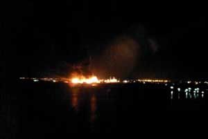 Kapal terbakar di Pelabuhan Samudera Besar