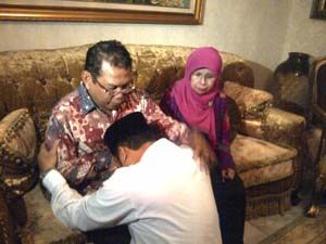 Arief minta doa restu orang tua sebelum nyoblos