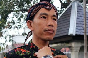 Jokowi: Tangkap saja pembakar shelter busway