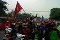 Ratusan buruh Tangerang paksa tutup Tol Bitung