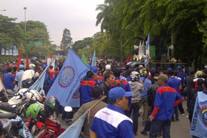 Buruh di Tangerang lakukan sweeping