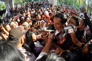 Pantau saluran air, Jokowi kesal lihat kabel PLN