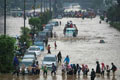 Kebanjiran, warga mengungsi di jalan tol