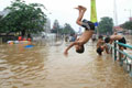 Banjir kiriman Bogor genangi Jalan Syafei