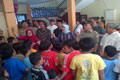 Nyanyian Wakil Camat Jatinegara untuk korban banjir