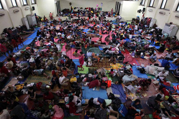 Ratusan warga Kampung Pulo kembali mengungsi