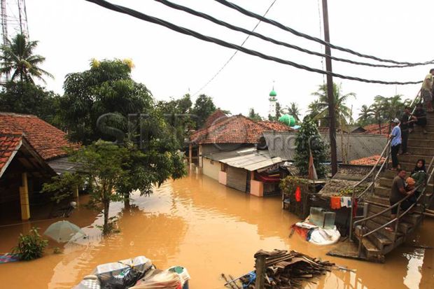 Cisadane meluap, Kota Tangerang terendam banjir