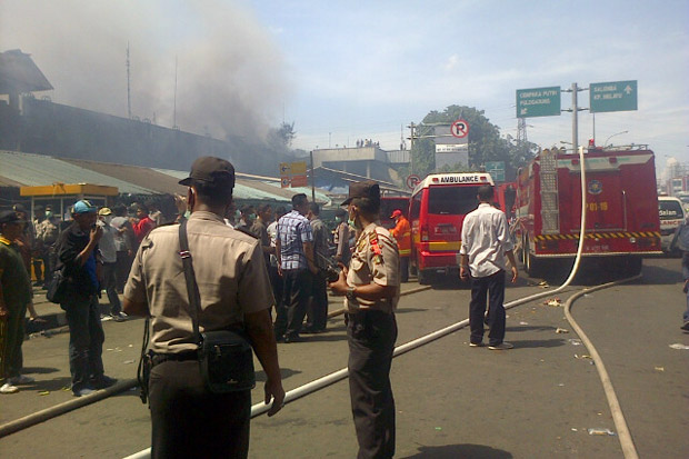 Api masih berkobar di Pasar Senen