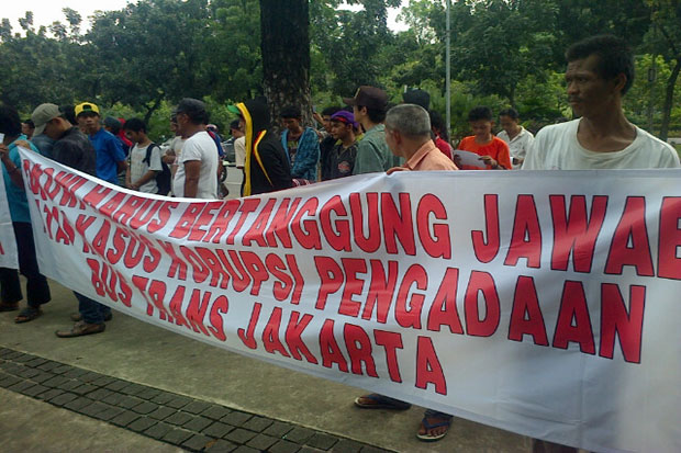 Jokowi diminta tanggung jawab korupsi Transjakarta
